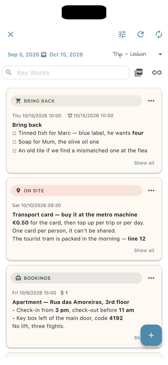 Notizbuch „Trip — Lisbon“: eine Abhakliste mit Mitbringseln, der Preis der Fahrkarte und die Wohnungsbuchung mit dem Code der Schlüsselbox. Die App wird hier auf Englisch gezeigt.